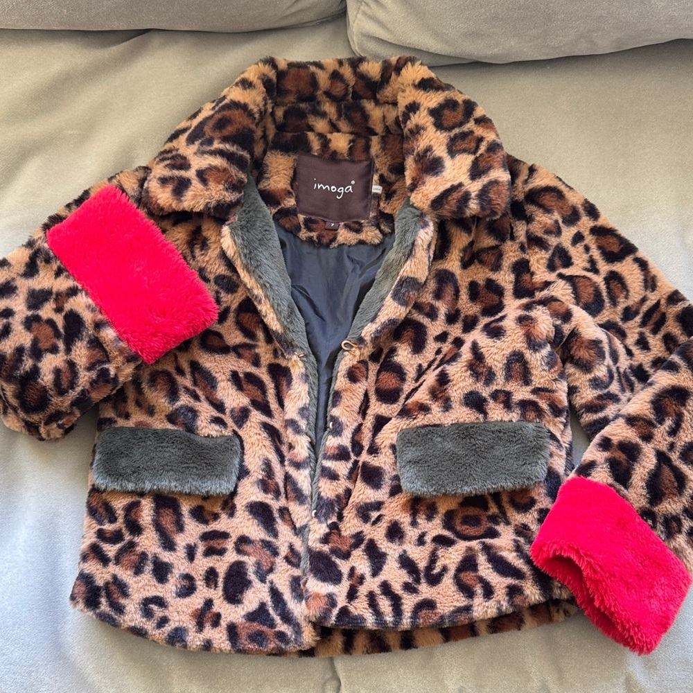 ❤️STYLISH ⭐️ Girls Leopard Print Faux Fur Jacket  Red and Hunter Green Accents